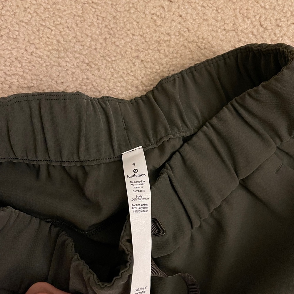 Lululemon green capris - Picture 3 of 3